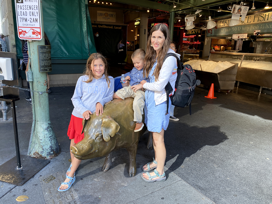 Rachel the Pig. Kids in Seattle. Traveling with Kids in Seattle.
